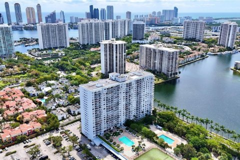 Condo in Aventura, Florida, 1 bedroom  № 1186148 - photo 24