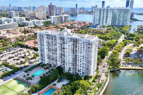 Condo in Aventura, Florida, 1 bedroom  № 1186148 - photo 26