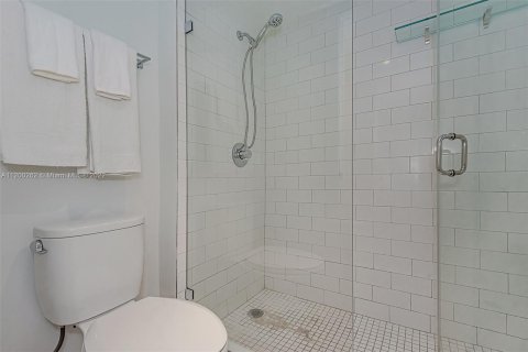 Condo in Miami Beach, Florida, 1 bedroom  № 23853 - photo 8