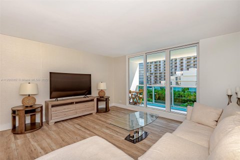 Condo in Miami Beach, Florida, 1 bedroom  № 23853 - photo 4