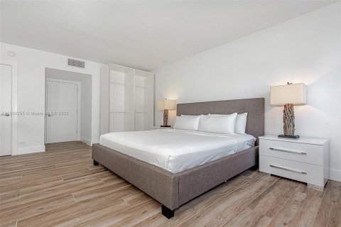 Condo in Miami Beach, Florida, 1 bedroom  № 23864 - photo 6