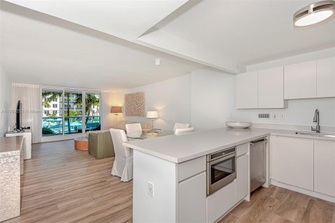 Condo in Miami Beach, Florida, 1 bedroom  № 23864 - photo 4