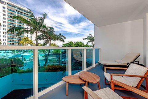 Condominio en alquiler en Miami Beach, Florida, 1 dormitorio, 81.75 m2 № 23864 - foto 2