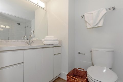 Condo in Miami Beach, Florida, 1 bedroom  № 23864 - photo 7