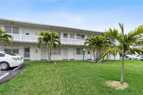 Condo in Miami Gardens, Florida, 1 bedroom  № 1306136 - photo 1