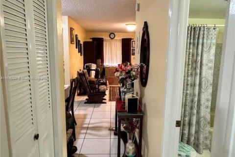 Condo in Miami Gardens, Florida, 1 bedroom  № 1306200 - photo 12