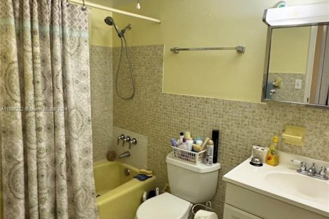 Condo in Miami Gardens, Florida, 1 bedroom  № 1306200 - photo 13