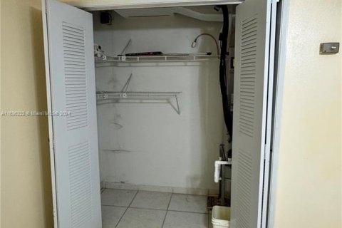 Condo in Miami Gardens, Florida, 1 bedroom  № 1306200 - photo 20