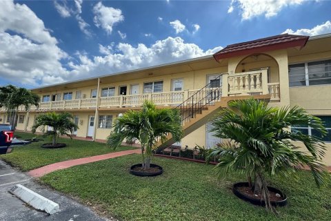 Condo in Miami Gardens, Florida, 1 bedroom  № 1306200 - photo 1