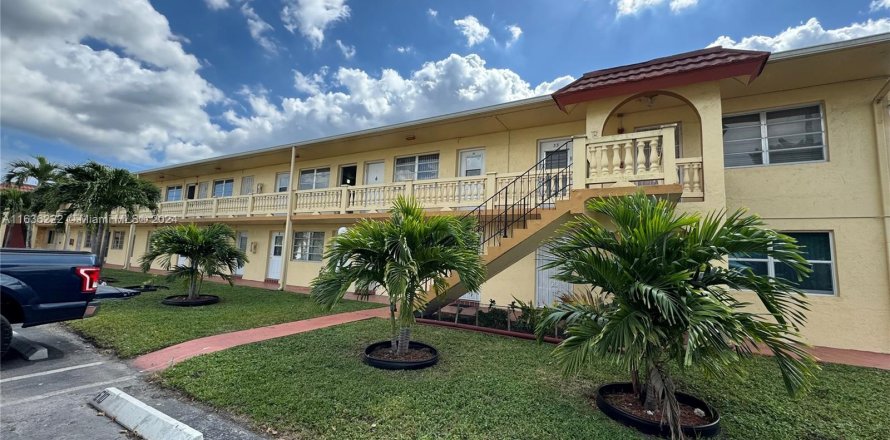 Condominio en Miami Gardens, Florida, 1 dormitorio  № 1306200