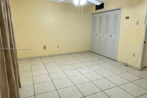 Condo in Miami Gardens, Florida, 1 bedroom  № 1306200 - photo 21