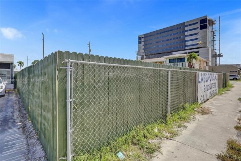 Commercial property in Hallandale Beach, Florida № 515339 - photo 12