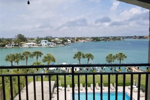 Copropriété à louer à Treasure Island, Floride: 2 chambres, 114.27 m2 № 1370221 - photo 1