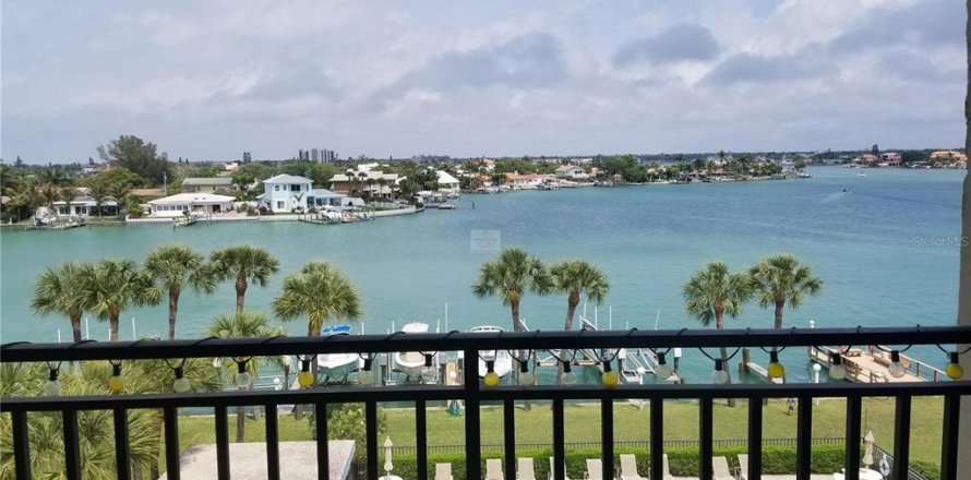 Condo in Treasure Island, Florida, 2 bedrooms  № 1370221