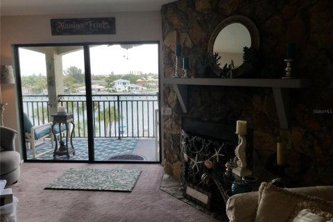 Condo in Treasure Island, Florida, 2 bedrooms  № 1370221 - photo 11