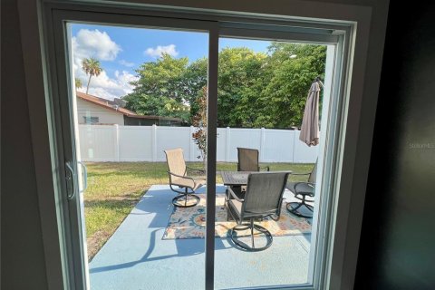 Commercial property in Port Richey, Florida 4 bedrooms, 289.11 sq.m. № 1370286 - photo 12