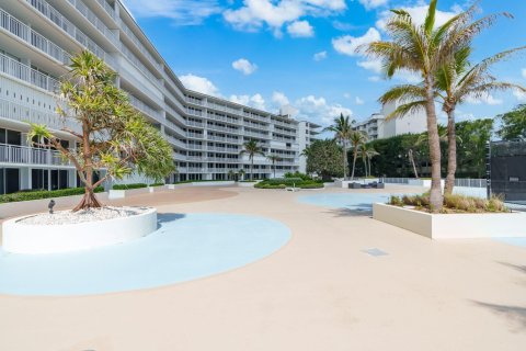 Copropriété à vendre à South Palm Beach, Floride: 2 chambres, 113.71 m2 № 1176993 - photo 1