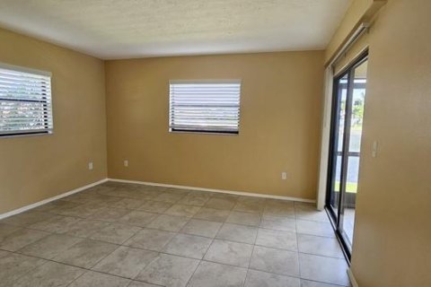 Copropriété à louer à Punta Gorda, Floride: 2 chambres, 96.99 m2 № 1341116 - photo 10