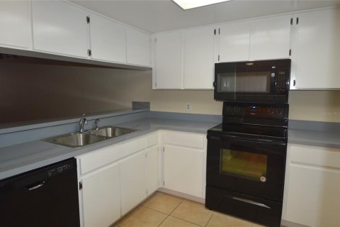 Condo in New Port Richey, Florida, 2 bedrooms  № 1341118 - photo 3