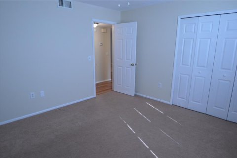 Condo in New Port Richey, Florida, 2 bedrooms  № 1341118 - photo 12