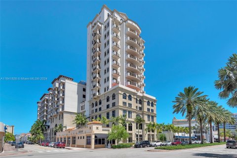 Condo in Coral Gables, Florida, 1 bedroom  № 1321560 - photo 1