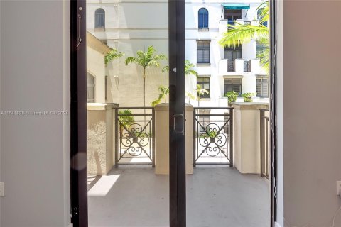 Condominio en venta en Coral Gables, Florida, 1 dormitorio, 64.75 m2 № 1321560 - foto 5