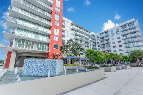 Condo in Doral, Florida, 3 bedrooms  № 691590 - photo 1