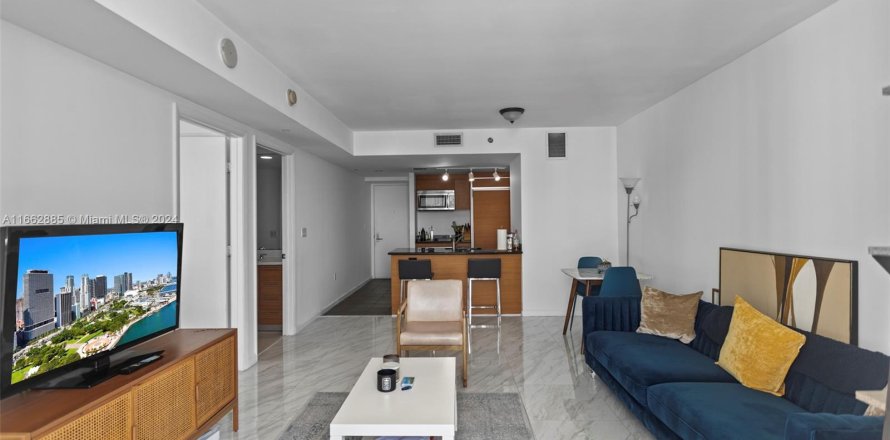 Condominio en Miami, Florida, 1 dormitorio  № 1390016