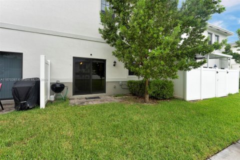 Townhouse in Florida City, Florida 3 bedrooms, 131.74 sq.m. № 1389924 - photo 30