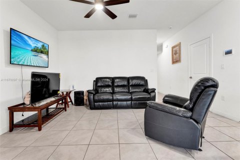 Townhouse in Florida City, Florida 3 bedrooms, 131.74 sq.m. № 1389924 - photo 15