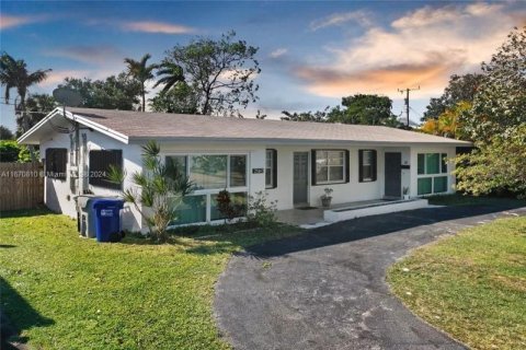 House in Pompano Beach, Florida 3 bedrooms, 142.6 sq.m. № 1389969 - photo 1