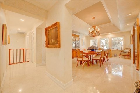House in Hollywood, Florida 5 bedrooms, 397.25 sq.m. № 43731 - photo 6