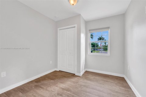 Casa en venta en Miami, Florida, 4 dormitorios, 98.29 m2 № 1387733 - foto 19