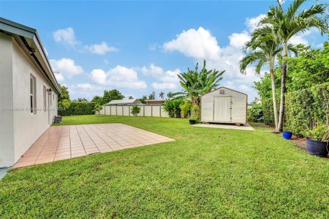 Villa ou maison à vendre à Miami, Floride: 4 chambres, 98.29 m2 № 1387733 - photo 25