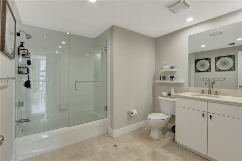 Condo in Miami, Florida, 2 bedrooms  № 1387737 - photo 14