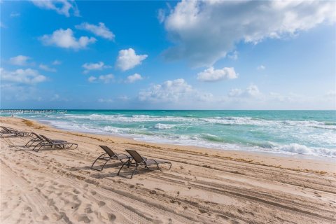 Condo in Bal Harbour, Florida, 3 bedrooms  № 1150820 - photo 24