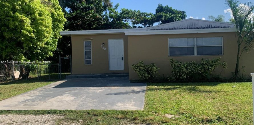 House in Florida City, Florida 5 bedrooms, 203.08 sq.m. № 1150858