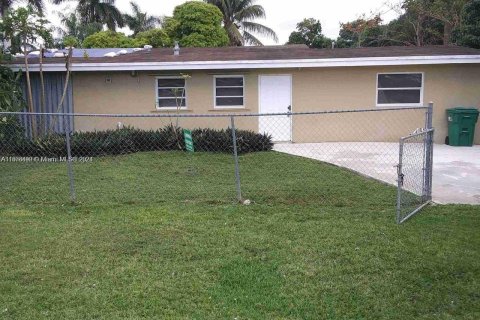 House in Florida City, Florida 5 bedrooms, 203.08 sq.m. № 1150858 - photo 3