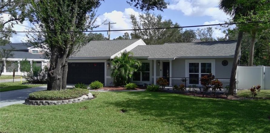 House in Tampa, Florida 3 bedrooms, 184.32 sq.m. № 1435769