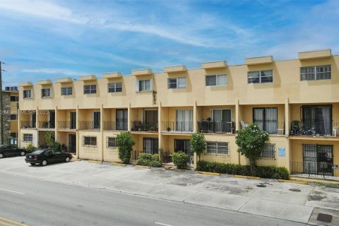 Copropriété à vendre à Hialeah, Floride: 2 chambres, 83.24 m2 № 696198 - photo 15