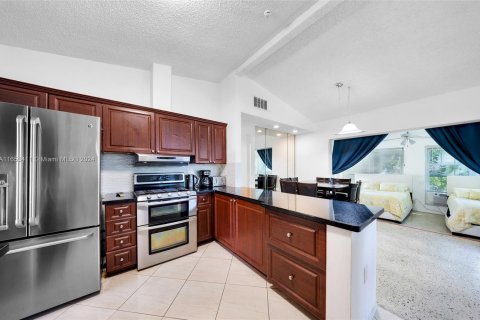 House in Hallandale Beach, Florida 2 bedrooms, 118.54 sq.m. № 1360263 - photo 7