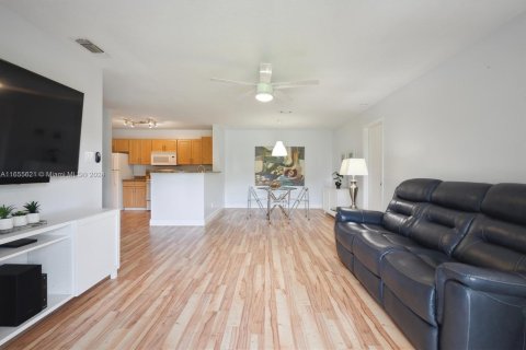 Copropriété à vendre à Coral Springs, Floride: 2 chambres, 103.49 m2 № 1360266 - photo 11