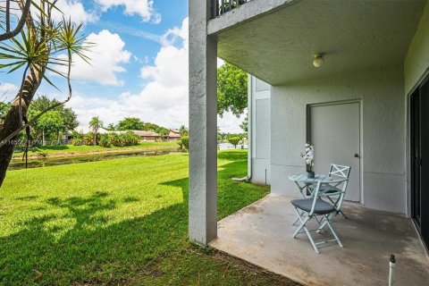 Copropriété à vendre à Coral Springs, Floride: 2 chambres, 103.49 m2 № 1360266 - photo 9