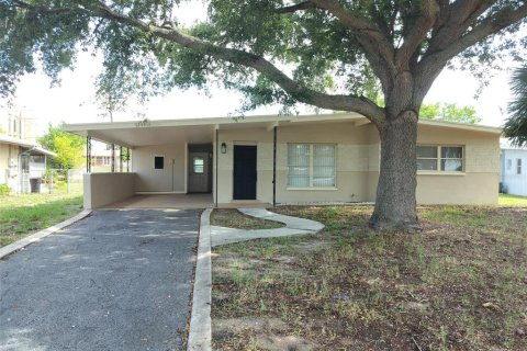 House in New Port Richey, Florida 2 bedrooms, 89.37 sq.m. № 1308391 - photo 1