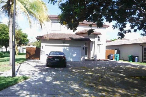 Propiedad comercial en alquiler en Miami, Florida, 1 dormitorio, 192.96 m2 № 1348868 - foto 1