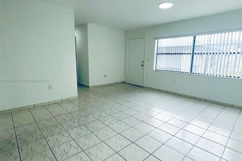 Copropriété à louer à Miami, Floride: 2 chambres, 79.52 m2 № 1348820 - photo 5