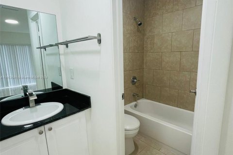 Condo in Miami, Florida, 2 bedrooms  № 1348820 - photo 10