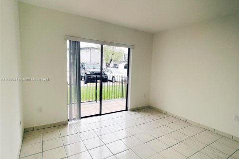 Condominio en alquiler en Miami, Florida, 2 dormitorios, 79.52 m2 № 1348820 - foto 11