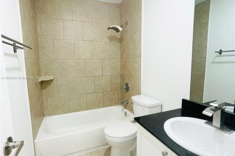 Condo in Miami, Florida, 2 bedrooms  № 1348820 - photo 14