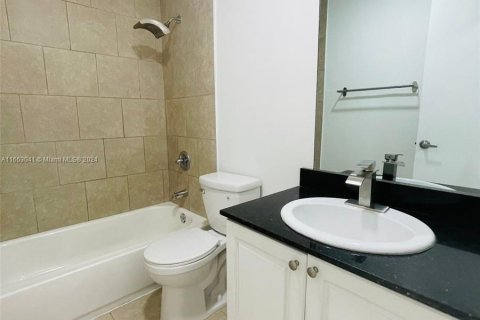 Condominio en alquiler en Miami, Florida, 2 dormitorios, 79.52 m2 № 1348820 - foto 13